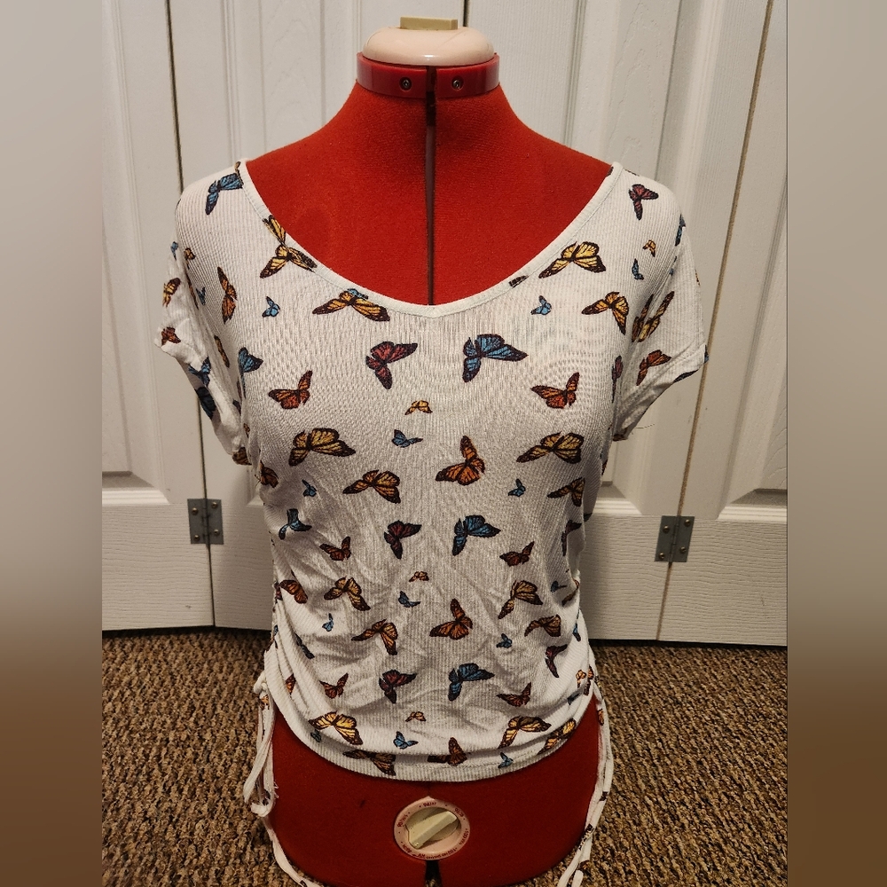 Butterfly tee from Rue21. Size M.